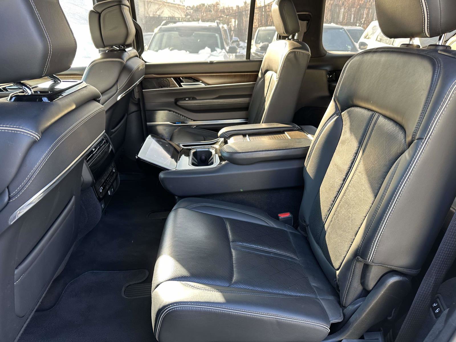 Used 2022 Jeep Grand Wagoneer Series II w/ Premium Group II AWD/4WD image 19