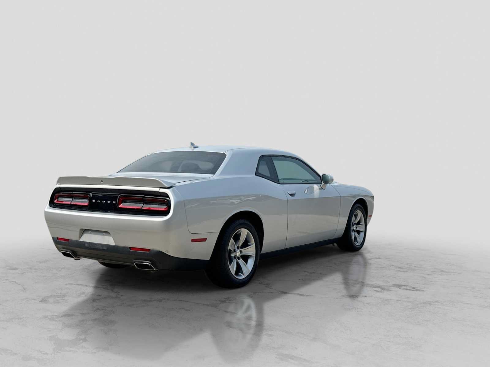 Used 2020 Dodge Challenger SXT RWD image 6