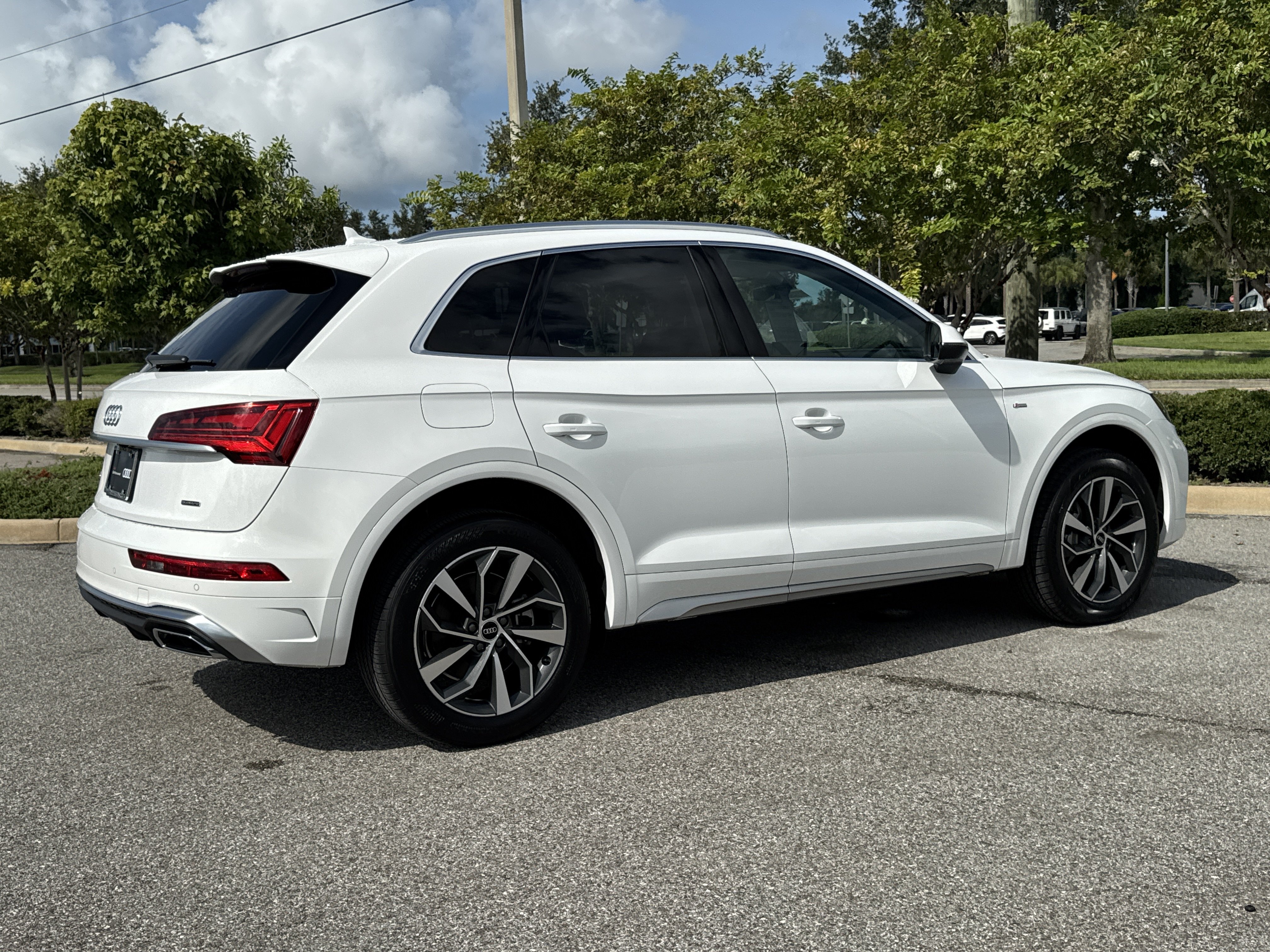 Certified 2023 Audi Q5 2.0T Premium Plus w/ Premium Plus Package AWD/4WD image 4