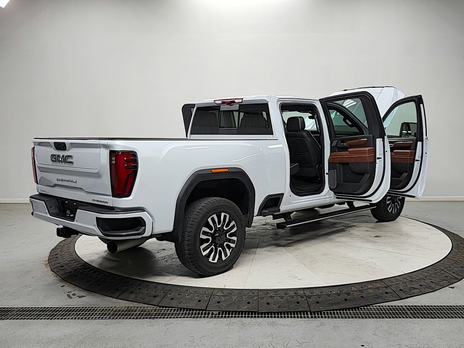 Used 2026 GMC Sierra 2500 Denali Ultimate image 15