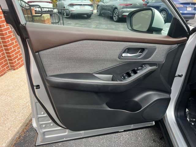 Used 2023 Nissan Rogue SV image 15