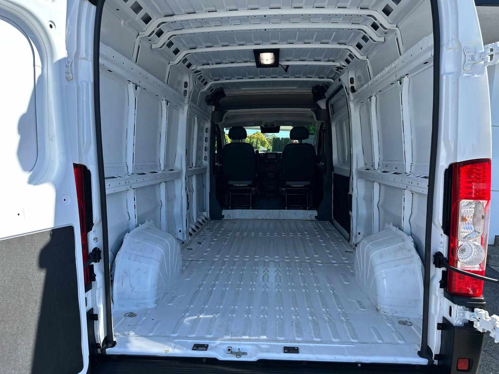 Used 2026 RAM ProMaster 2500 w/ Convenience Group FWD image 15