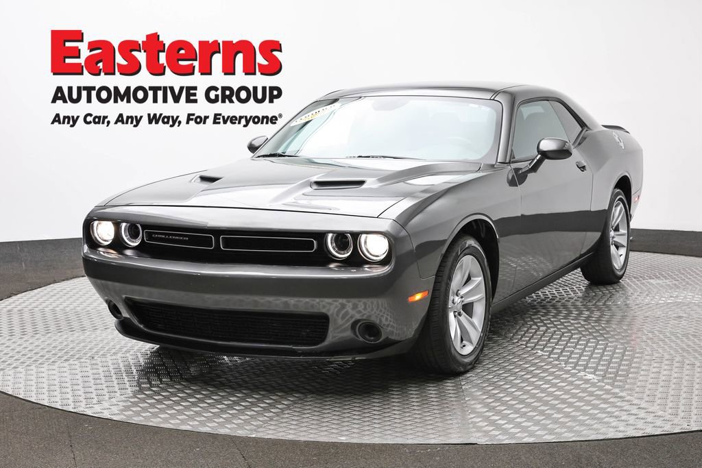 Used 2023 Dodge Challenger SXT image 1