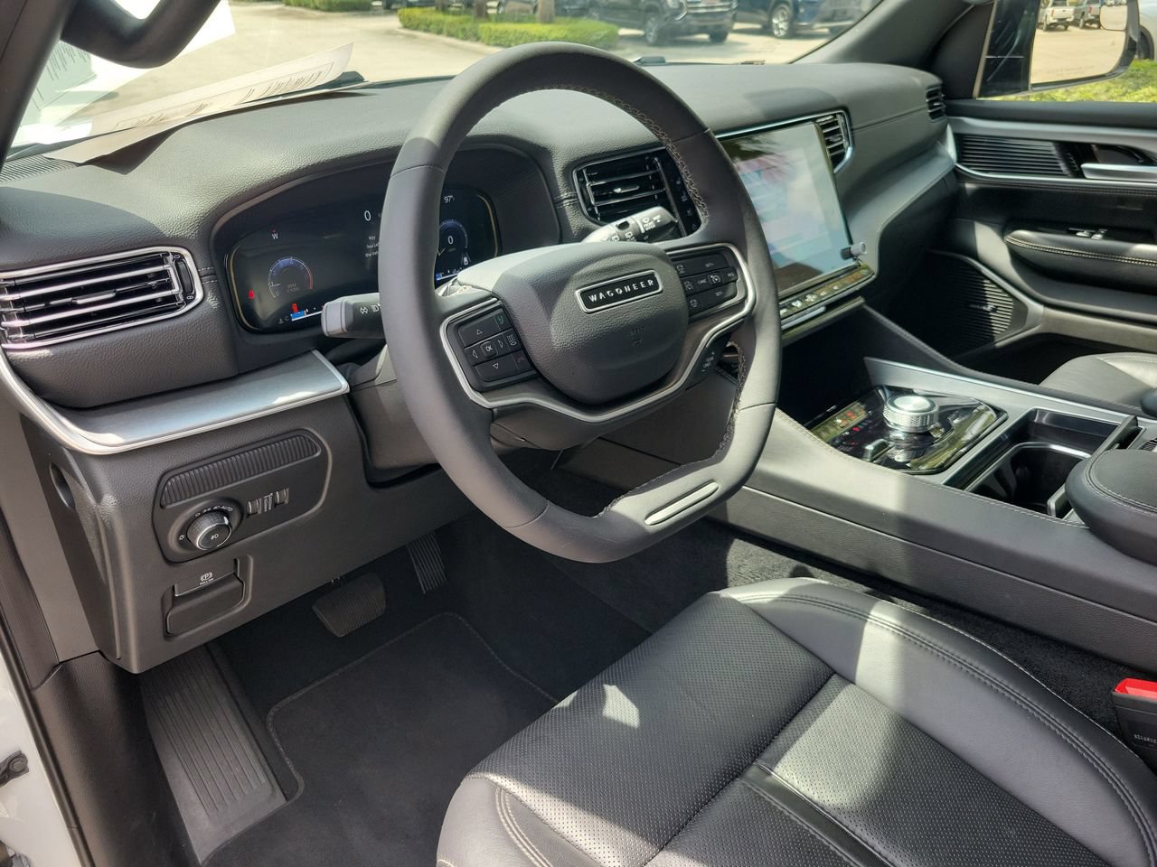 Used 2025 Jeep Wagoneer L Series II w/ 8-pass Seating Package AWD/4WD image 14