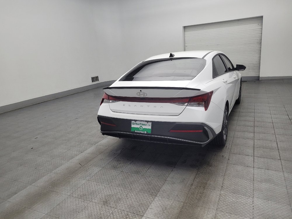 Used 2025 Hyundai Elantra Sport image 9