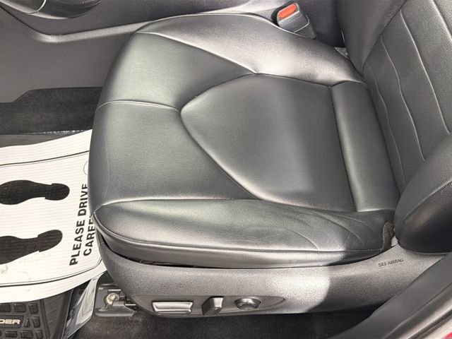 Used 2020 Toyota Highlander XLE AWD/4WD image 18