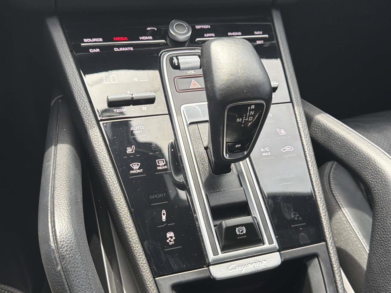 Used 2021 Porsche Cayenne Coupe AWD/4WD image 20