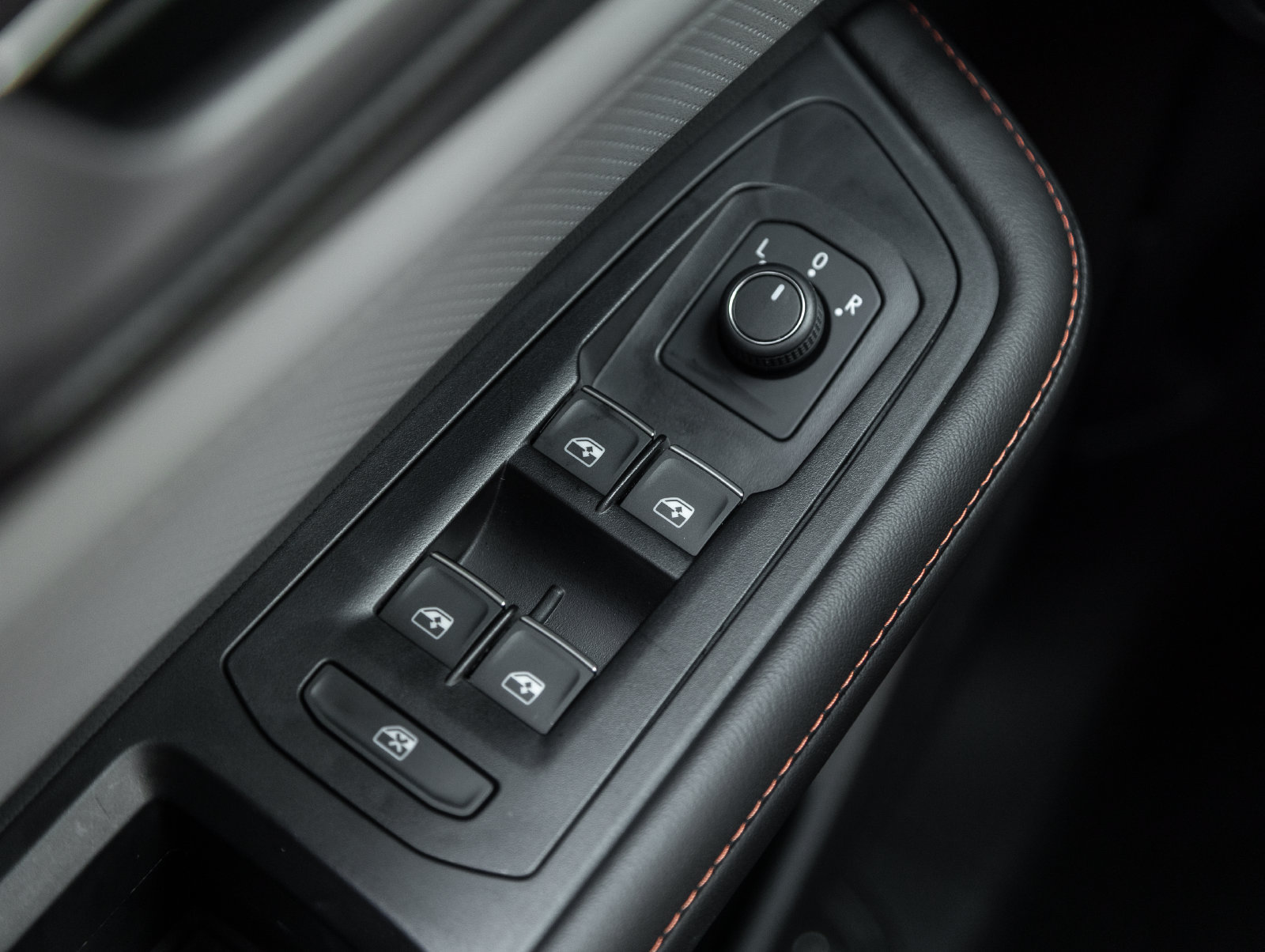 Used 2025 Volkswagen Atlas Peak Edition SE AWD/4WD image 19