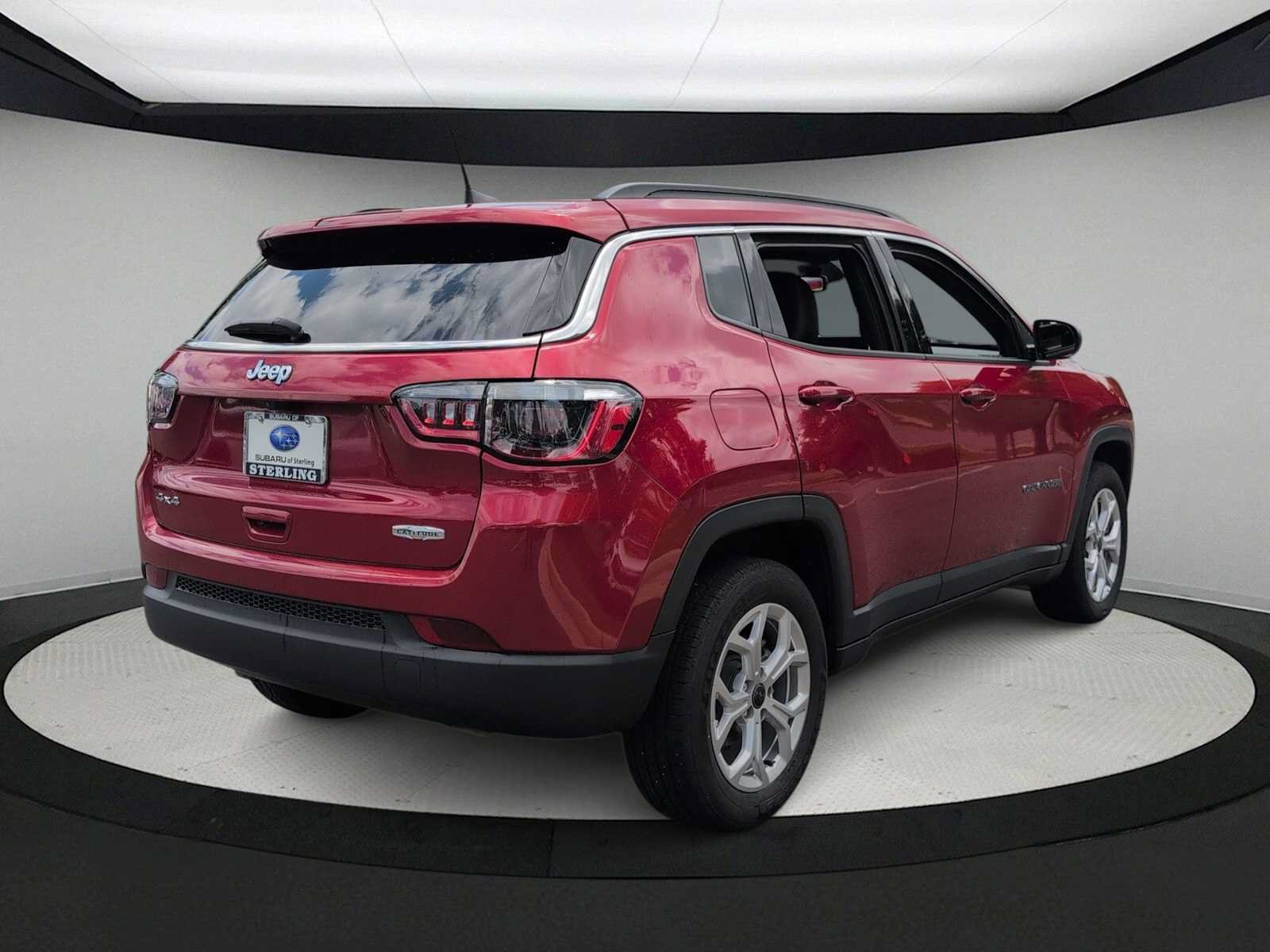 Used 2025 Jeep Compass Latitude AWD/4WD image 8