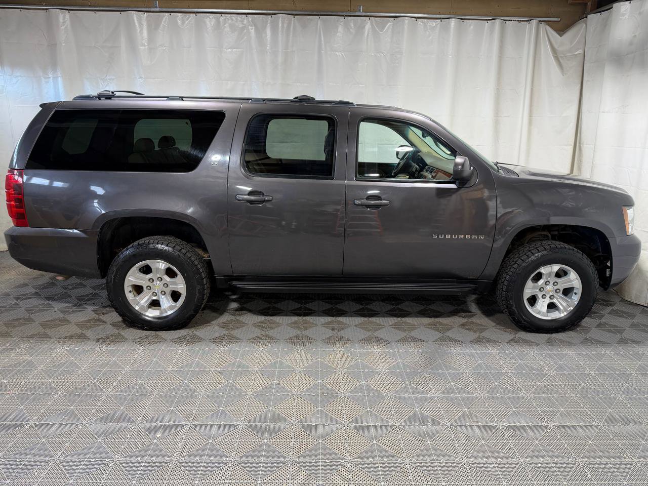 Used 2010 Chevrolet Suburban LT AWD/4WD image 9