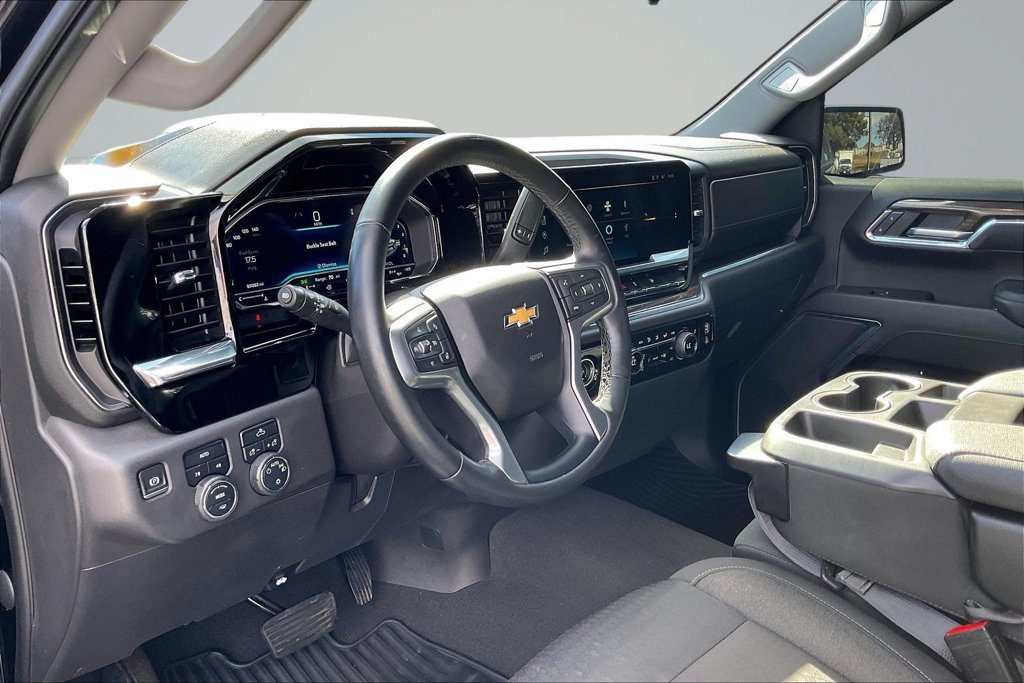 Used 2023 Chevrolet Silverado 1500 LT AWD/4WD image 19