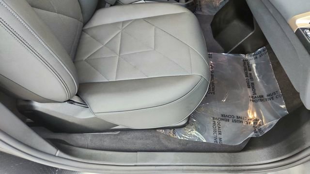 Used 2024 BMW iX xDrive50 w/ Premium Package image 23