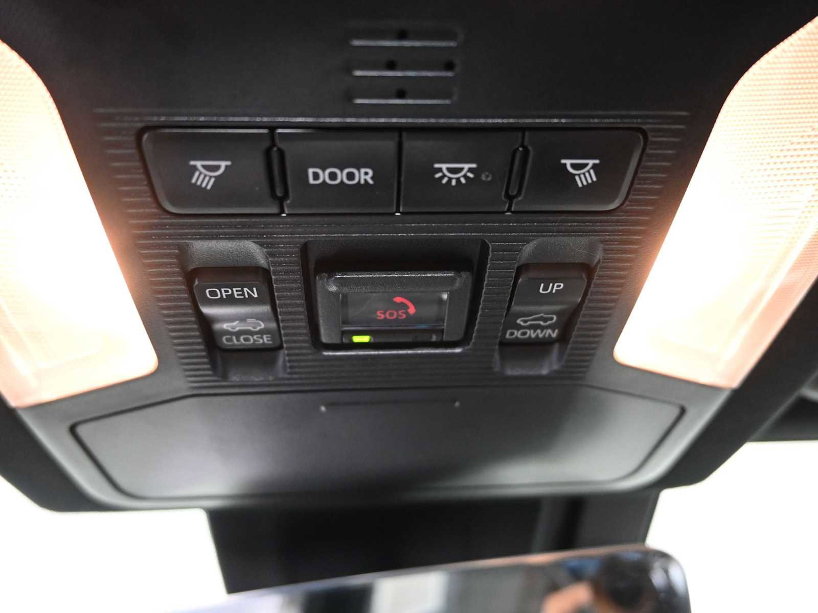 Used 2021 Toyota RAV4 SE w/ Weather & Moonroof Package image 17