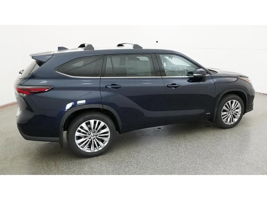 New 2026 Toyota Highlander Platinum image 4