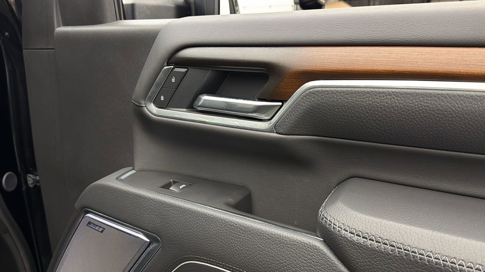 Used 2025 GMC Sierra 3500 Denali w/ Denali Reserve Package image 36