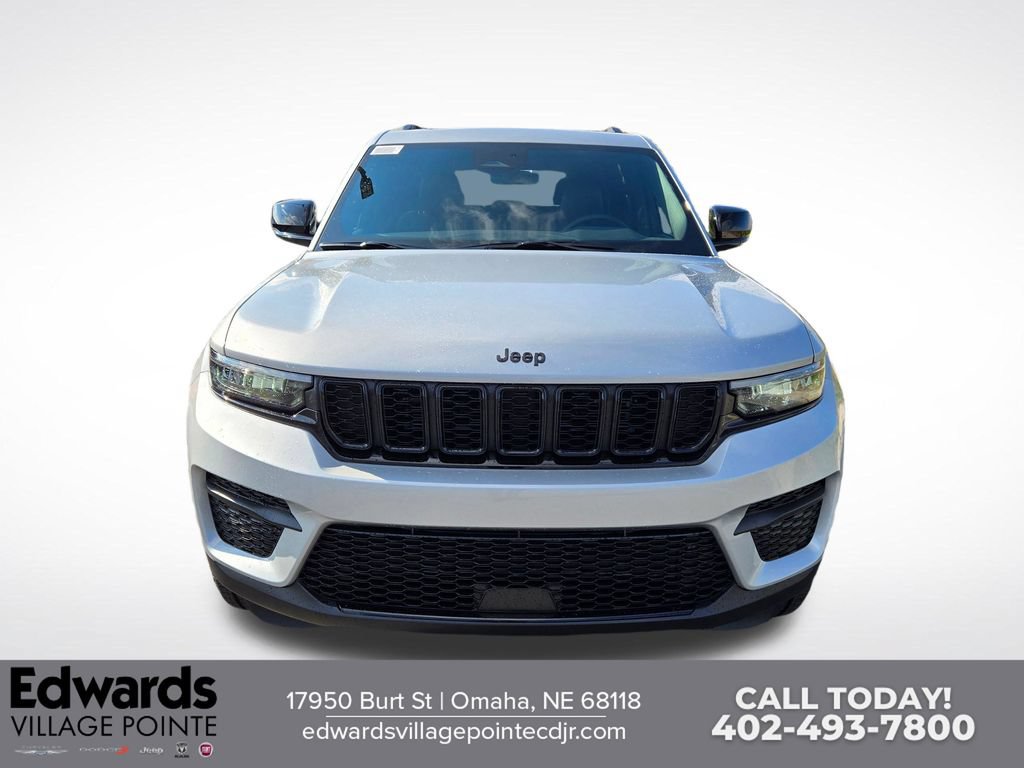 New 2025 Jeep Grand Cherokee Altitude AWD/4WD image 8