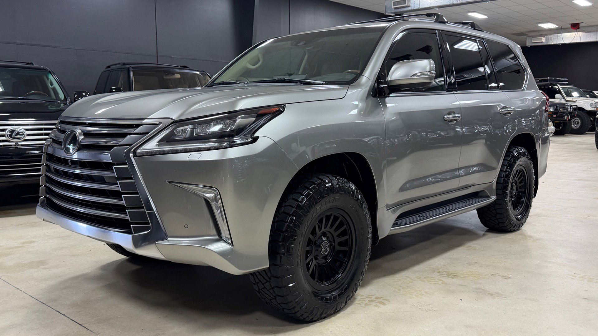 Used 2018 Lexus LX 570 4WD w/ Luxury Package image 1