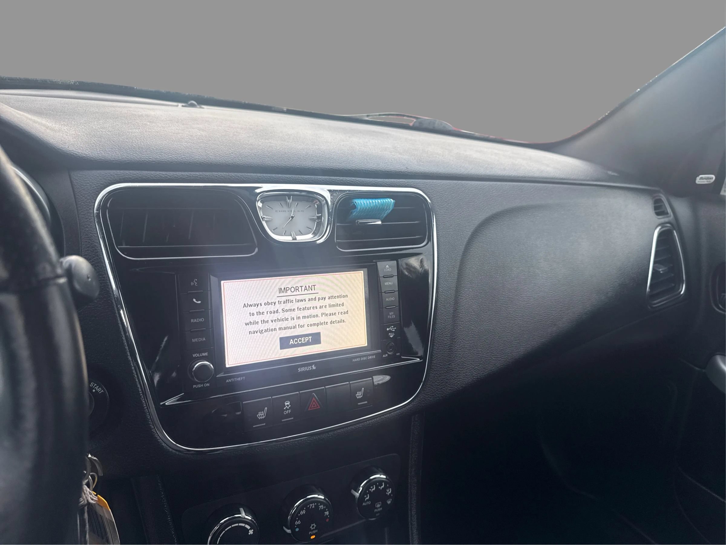 Used 2014 Chrysler 200 S FWD image 15