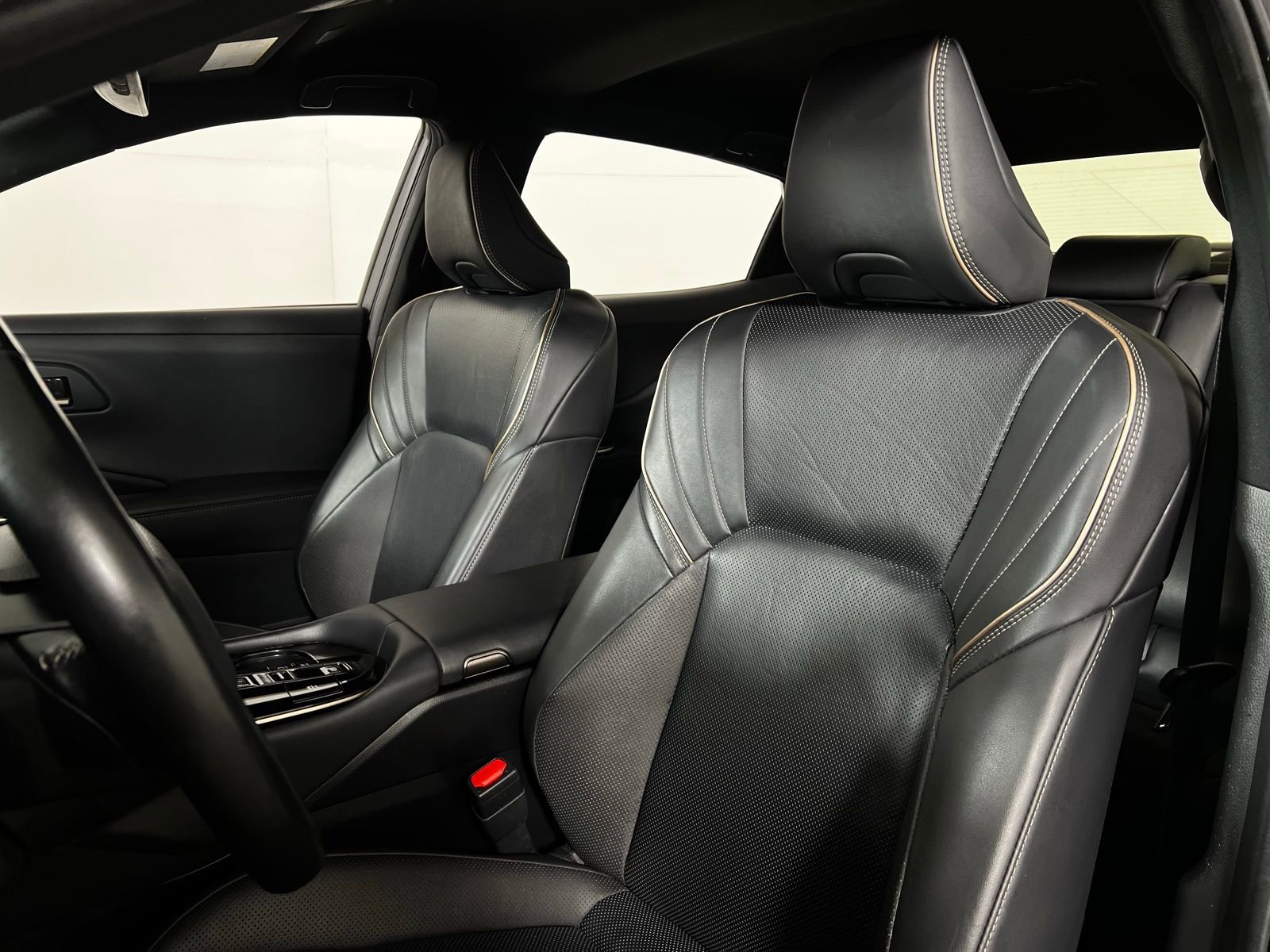 Certified 2025 Toyota Crown XLE image 13