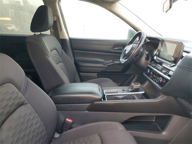 Used 2024 Nissan Pathfinder SV image 37