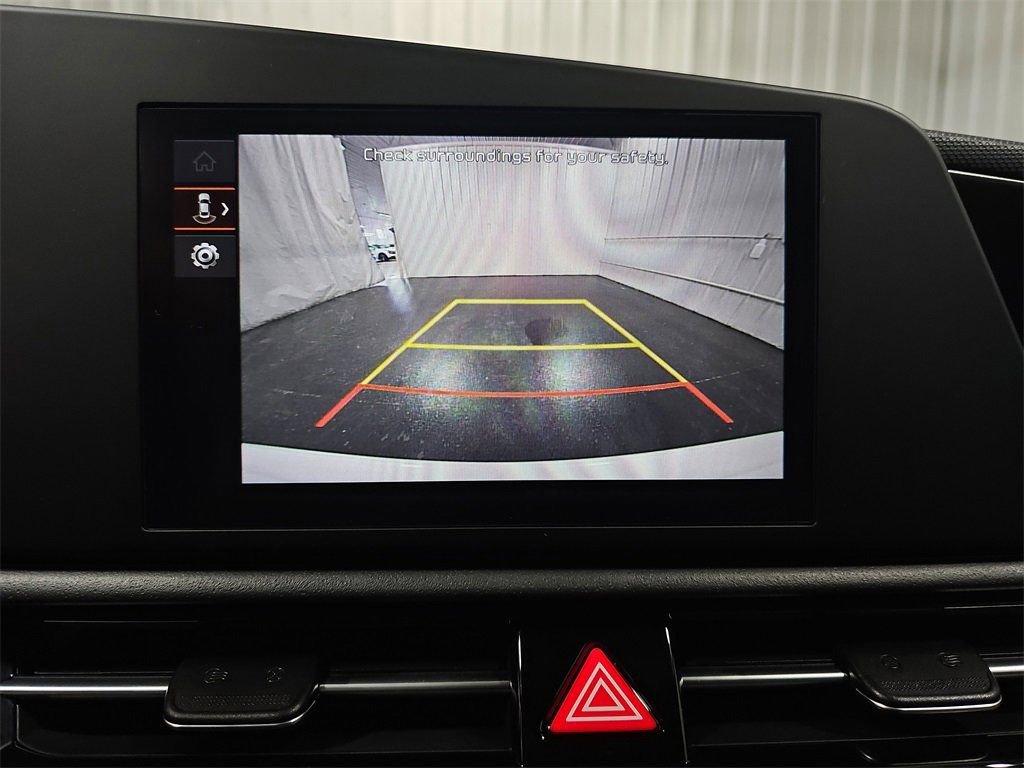 Used 2024 Kia Niro LX image 23