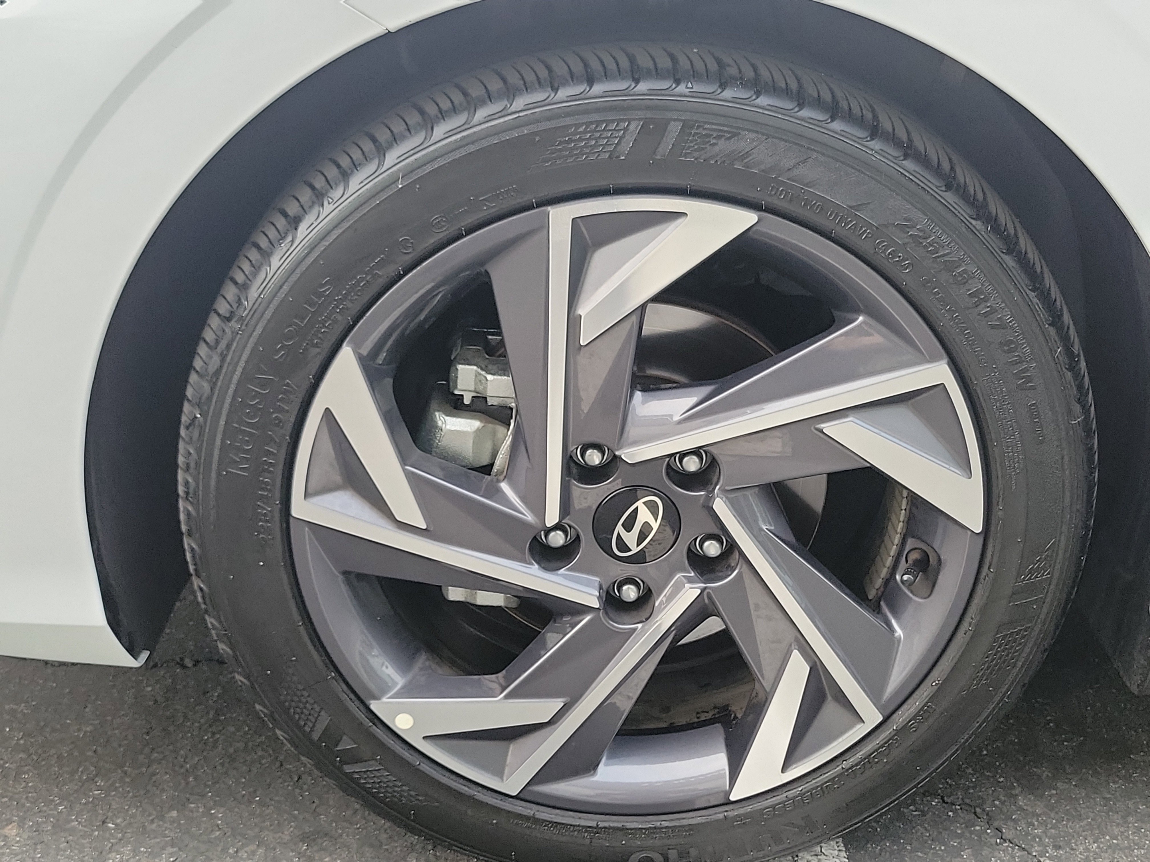 Certified 2025 Hyundai Elantra Sport image 23