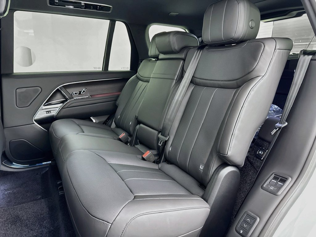 New 2027 Land Rover Range Rover Long Wheelbase SE AWD/4WD image 25