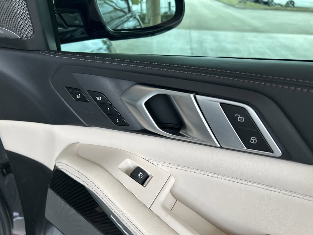 Used 2021 BMW X5 M50i w/ Executive Package image 30