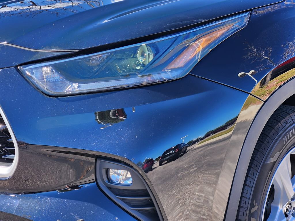 Used 2021 Toyota Highlander LE AWD/4WD image 28