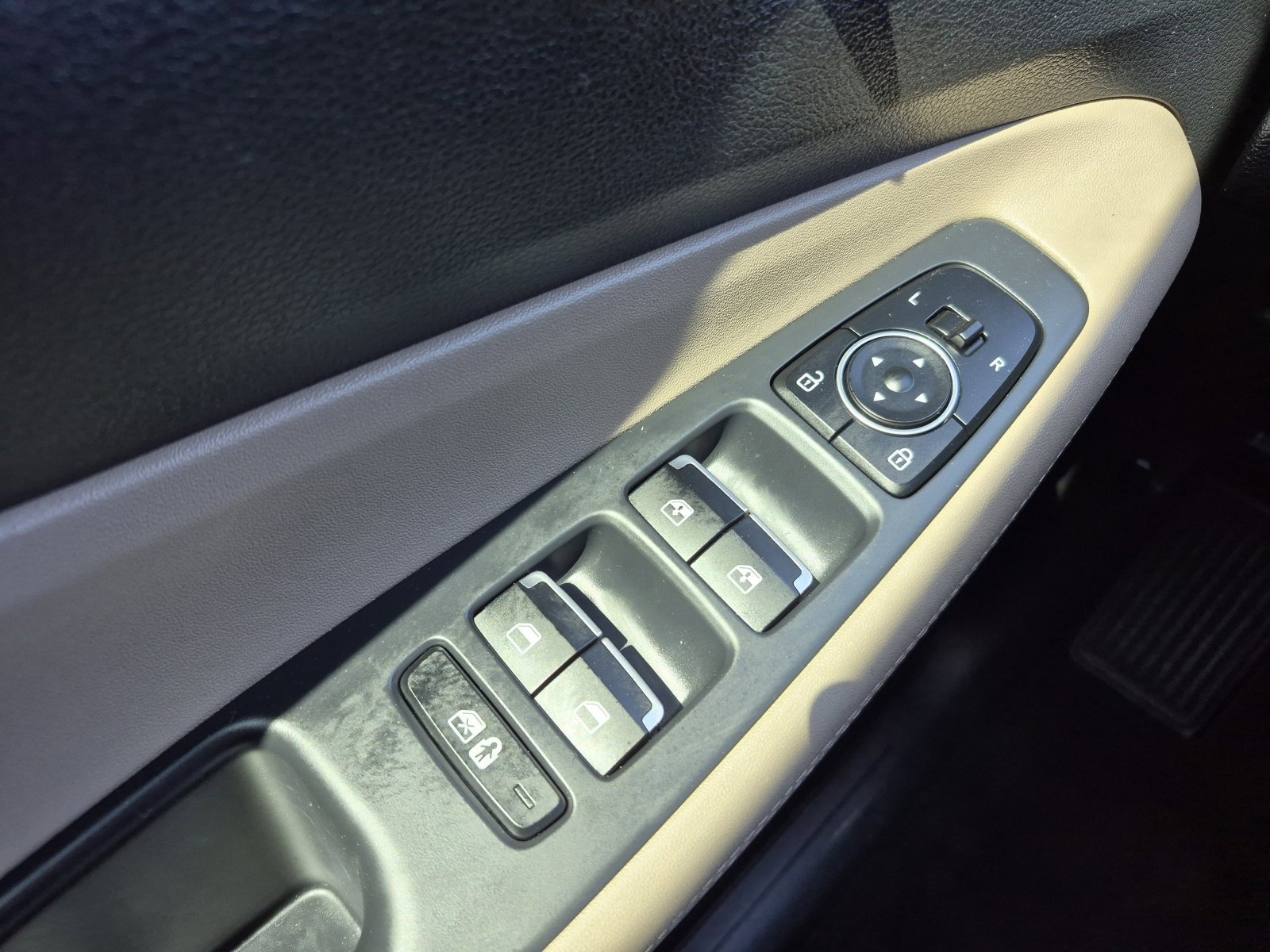 Used 2023 Hyundai Santa Fe SEL image 13