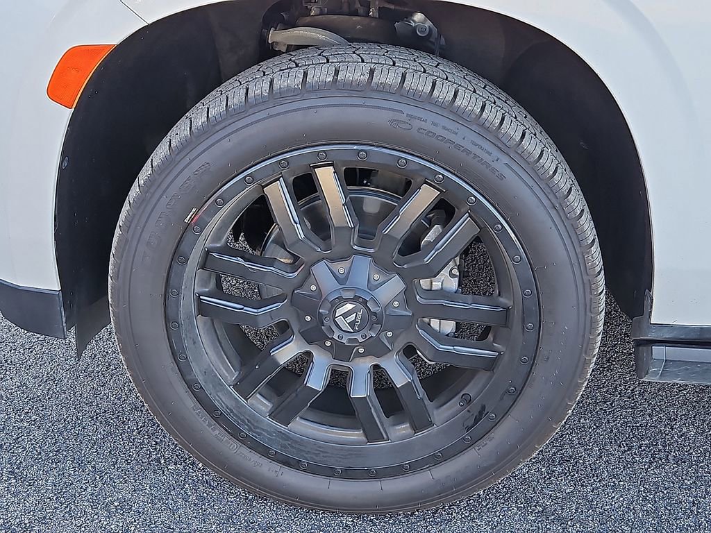 Used 2021 GMC Yukon Denali w/ Denali Premium Package image 13