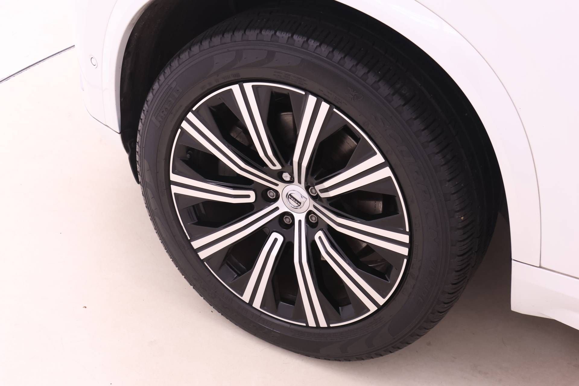 Certified 2023 Volvo XC90 B6 Plus w/ Protection Package Premier AWD/4WD image 9