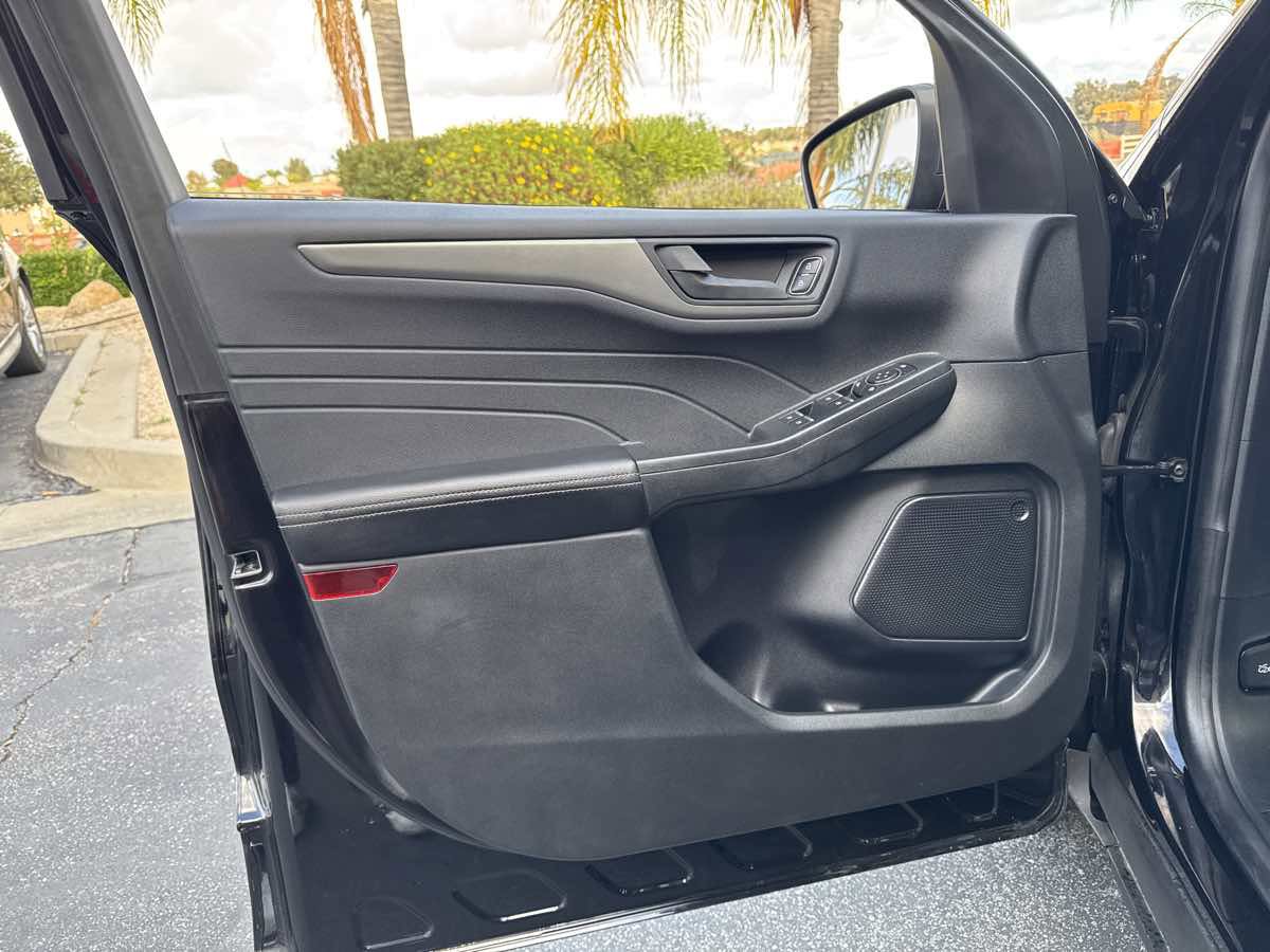 Used 2025 Ford Escape Active image 30