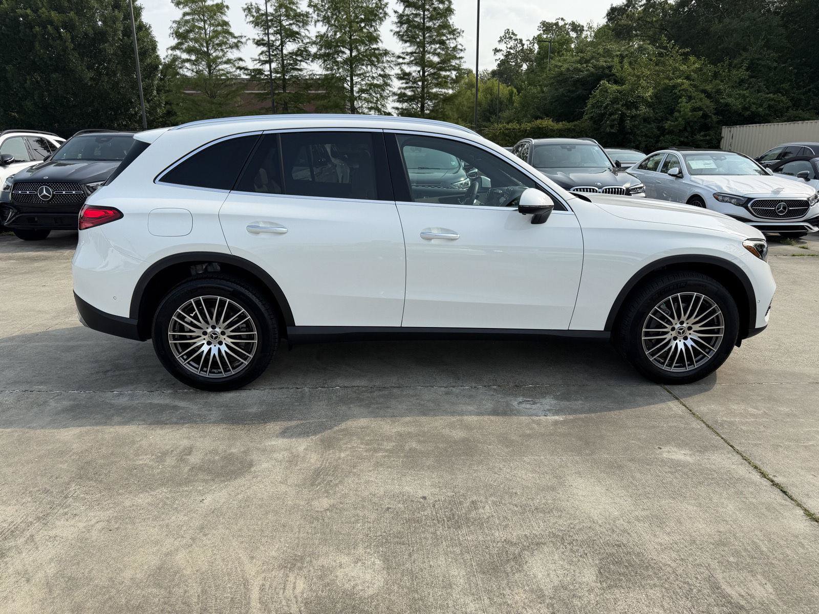 Used 2025 Mercedes-Benz GLC 300 4MATIC image 27