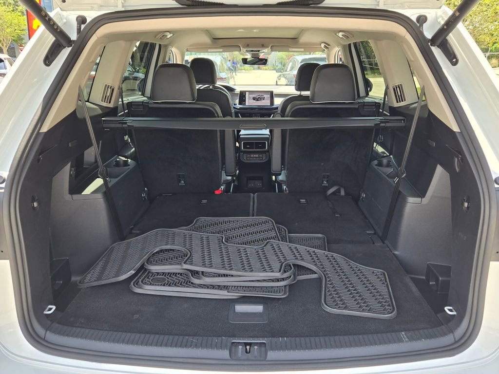 Used 2024 Volkswagen Atlas SEL Premium R-Line image 16