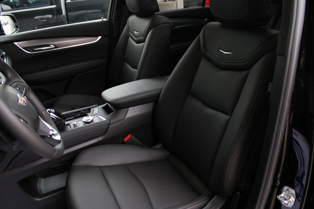 New 2025 Cadillac XT6 Luxury image 29