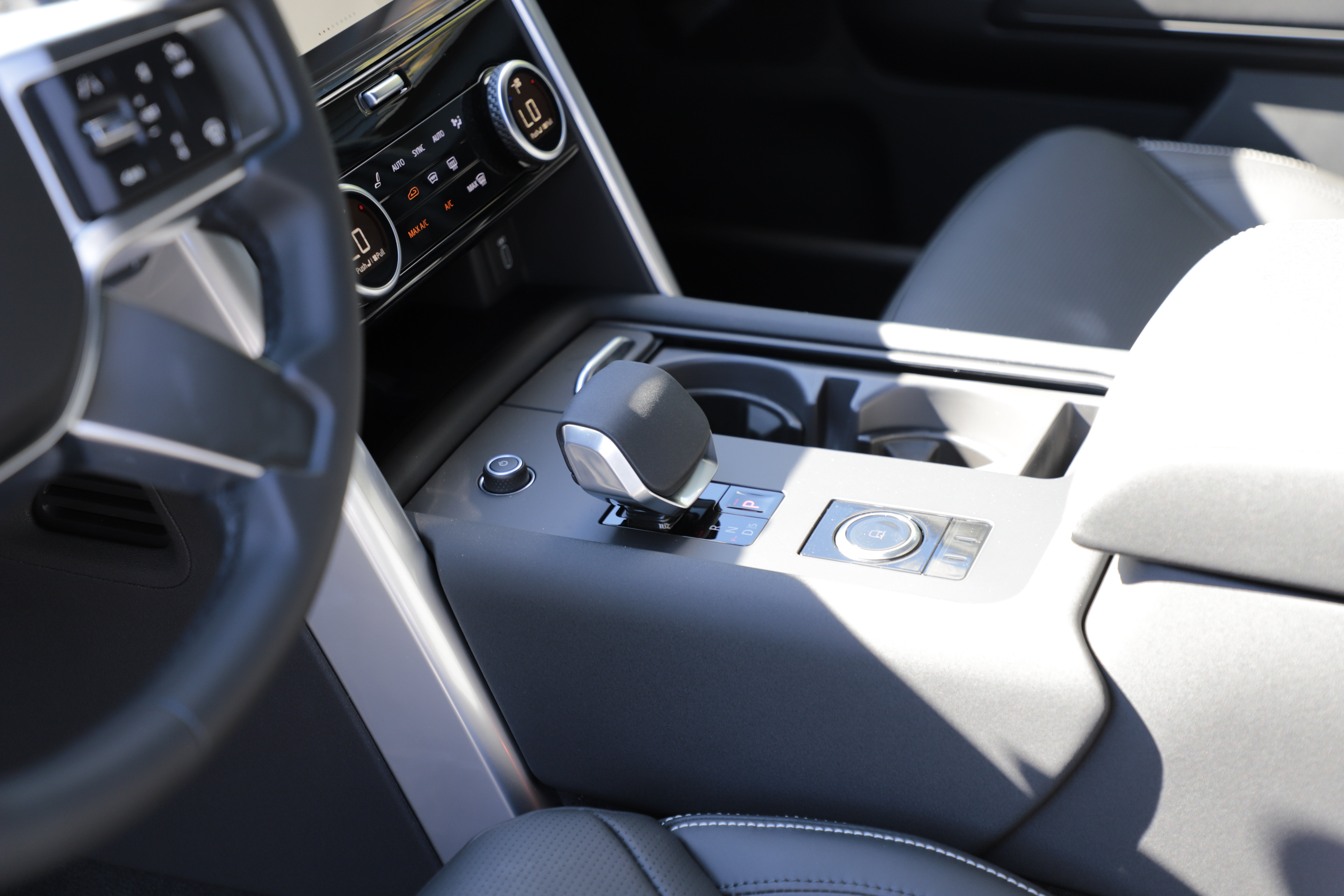 New 2026 Land Rover Discovery Limited Edition AWD/4WD image 22