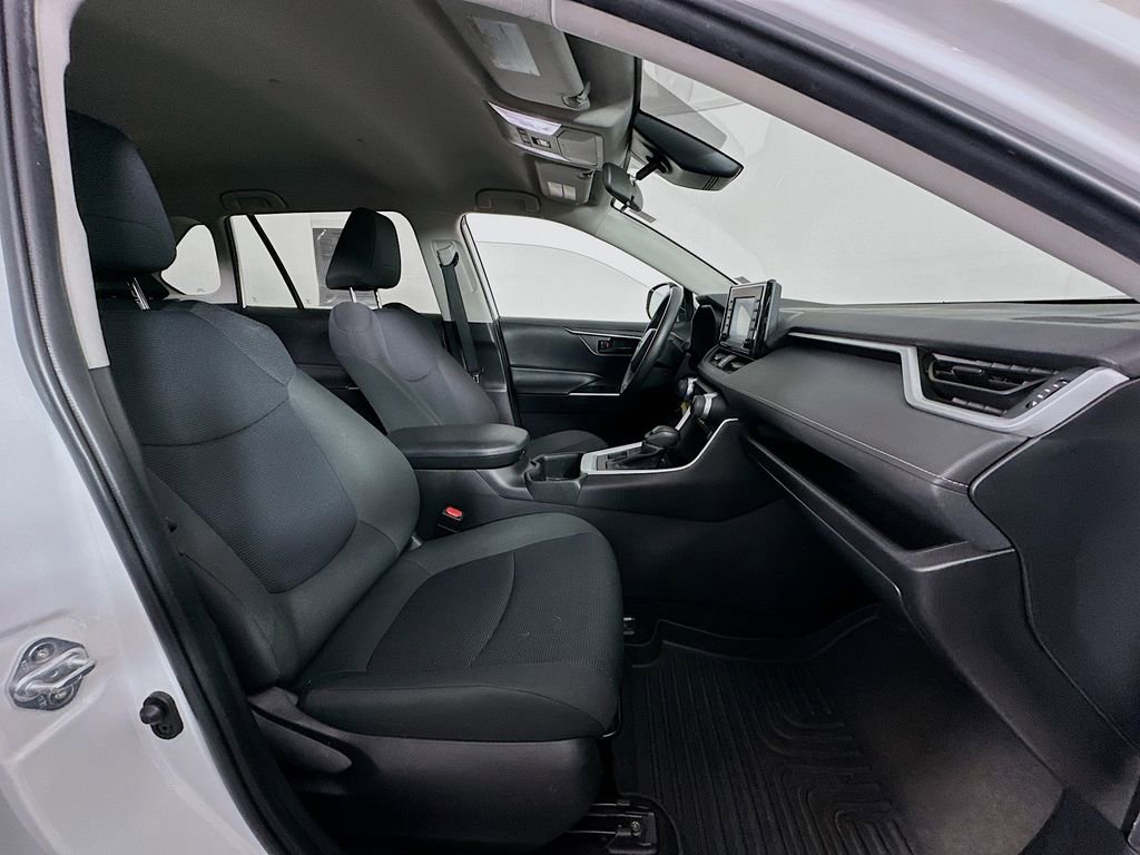 Used 2022 Toyota RAV4 LE AWD/4WD image 28