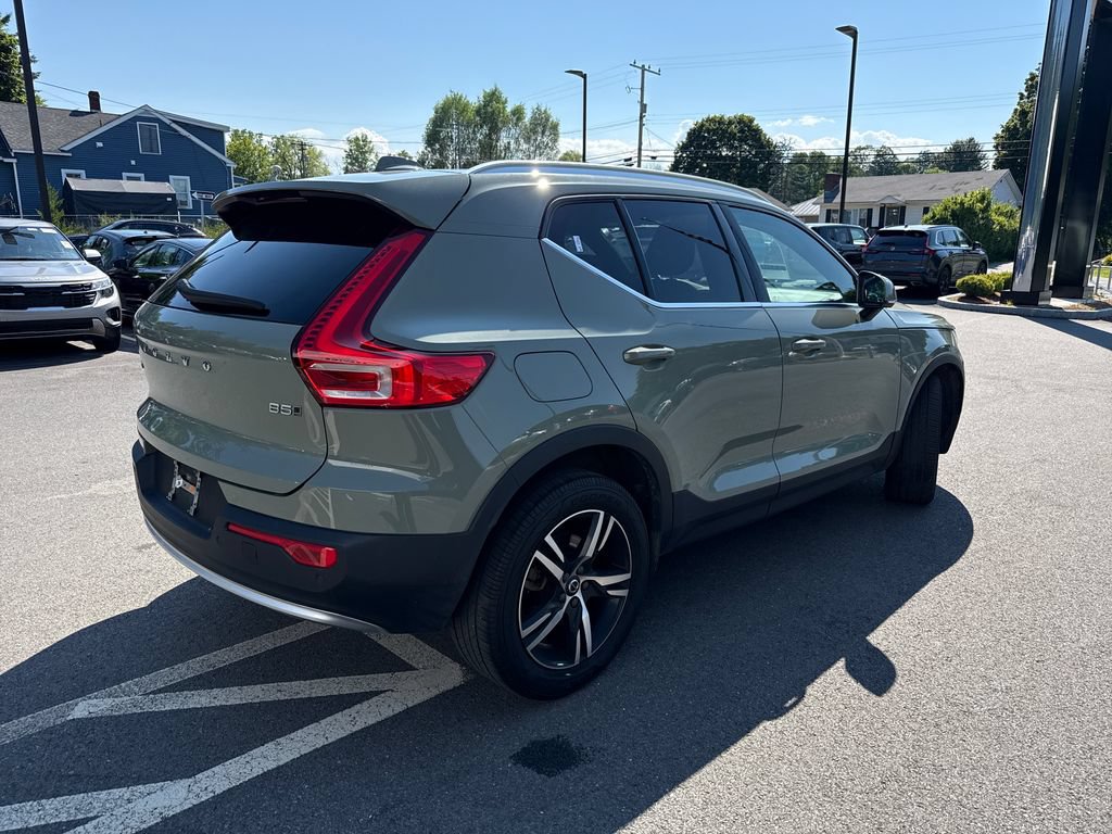 Used 2024 Volvo XC40 B5 Core AWD/4WD image 5