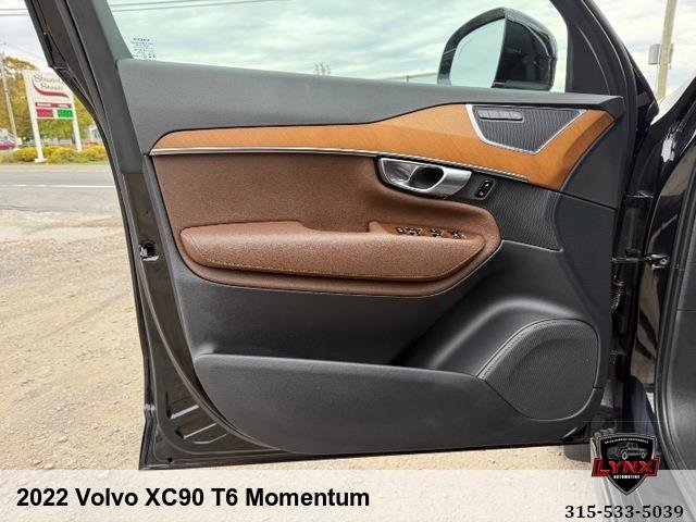 Used 2022 Volvo XC90 T6 Momentum image 31