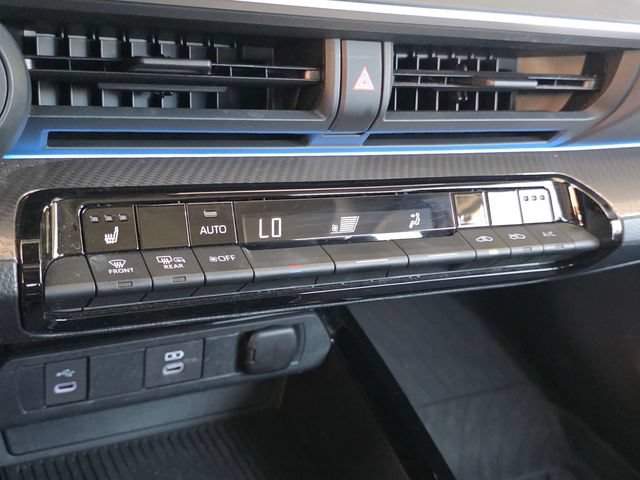 Used 2024 Toyota Prius XLE FWD image 21