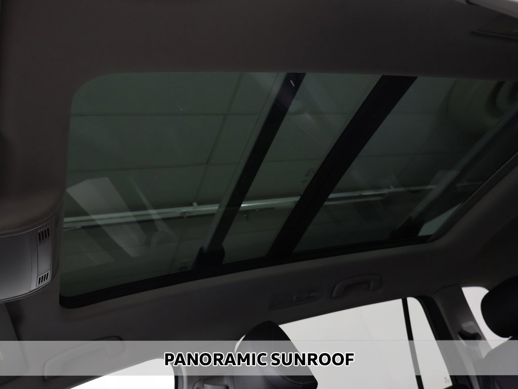 Used 2019 Volkswagen Tiguan SE w/ Panoramic Sunroof Package image 3