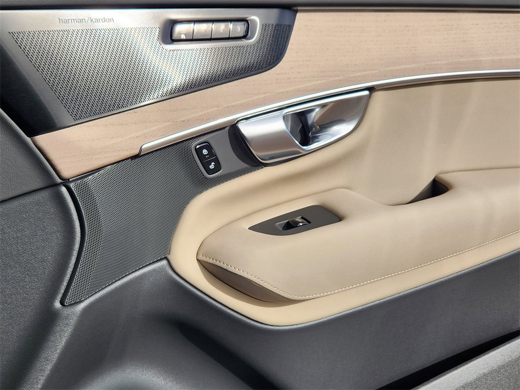 New 2026 Volvo XC90 B6 Ultra w/ Protection Package image 21