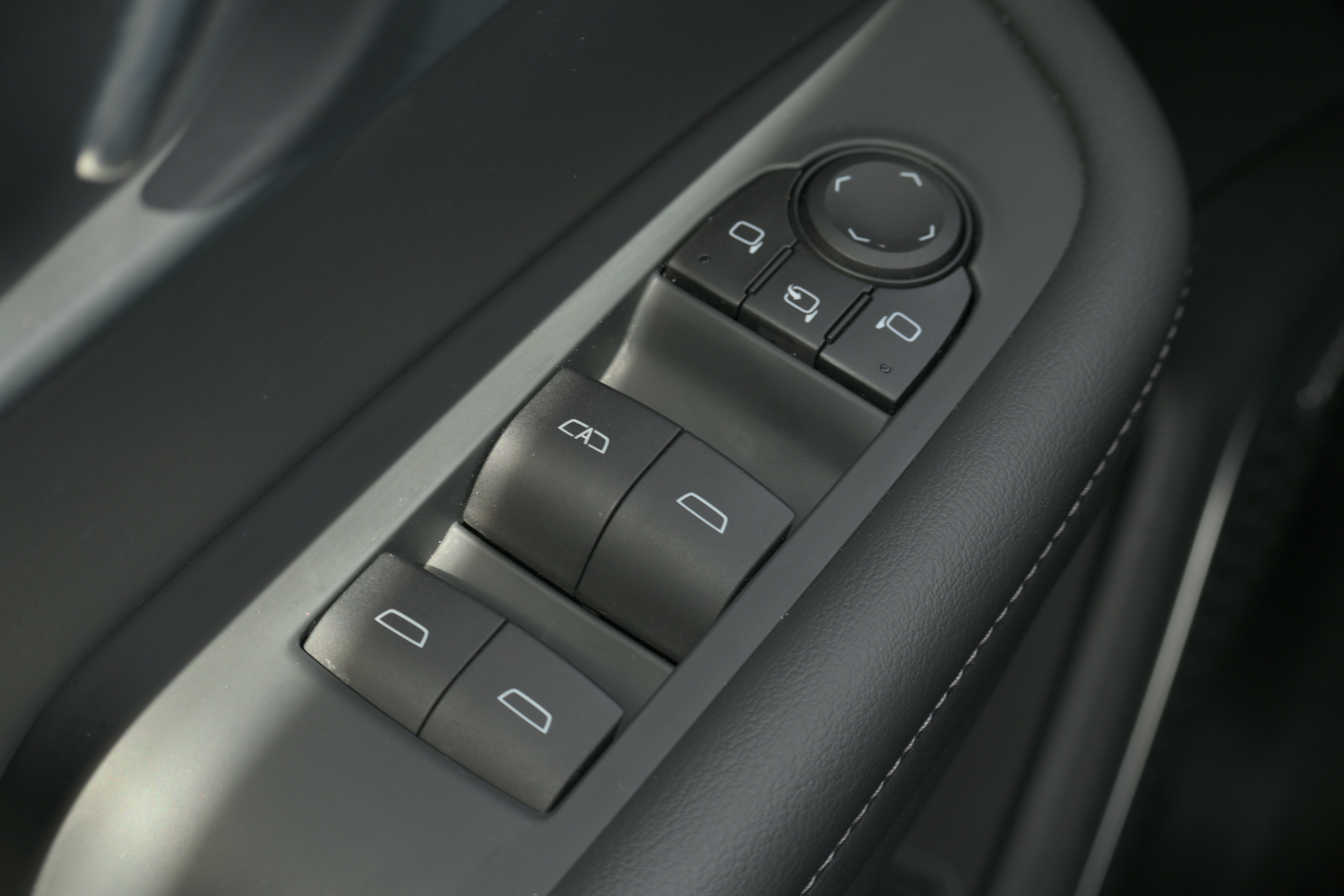 Used 2025 Buick Enclave Preferred FWD image 27
