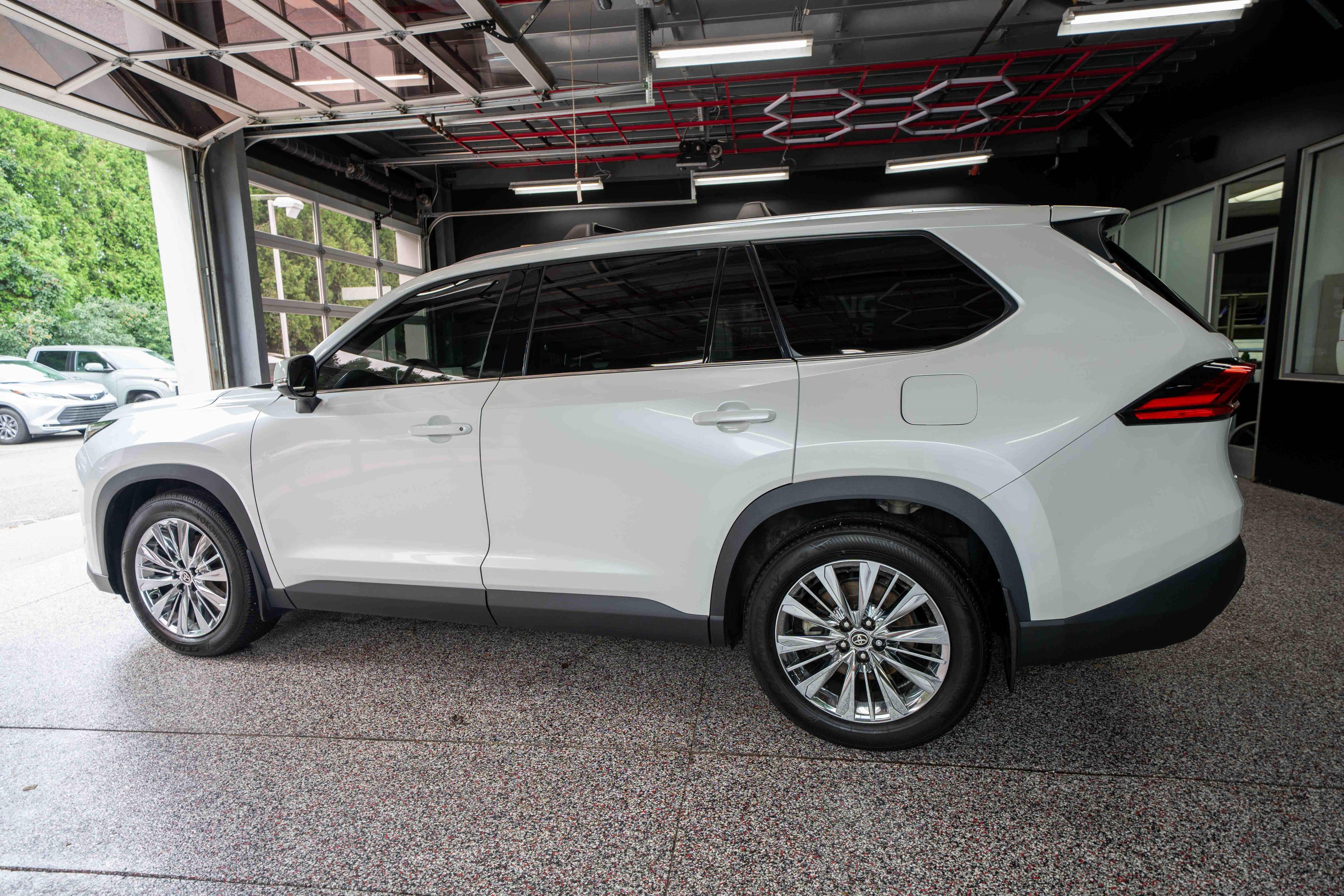 Used 2024 Toyota Grand Highlander AWD image 2