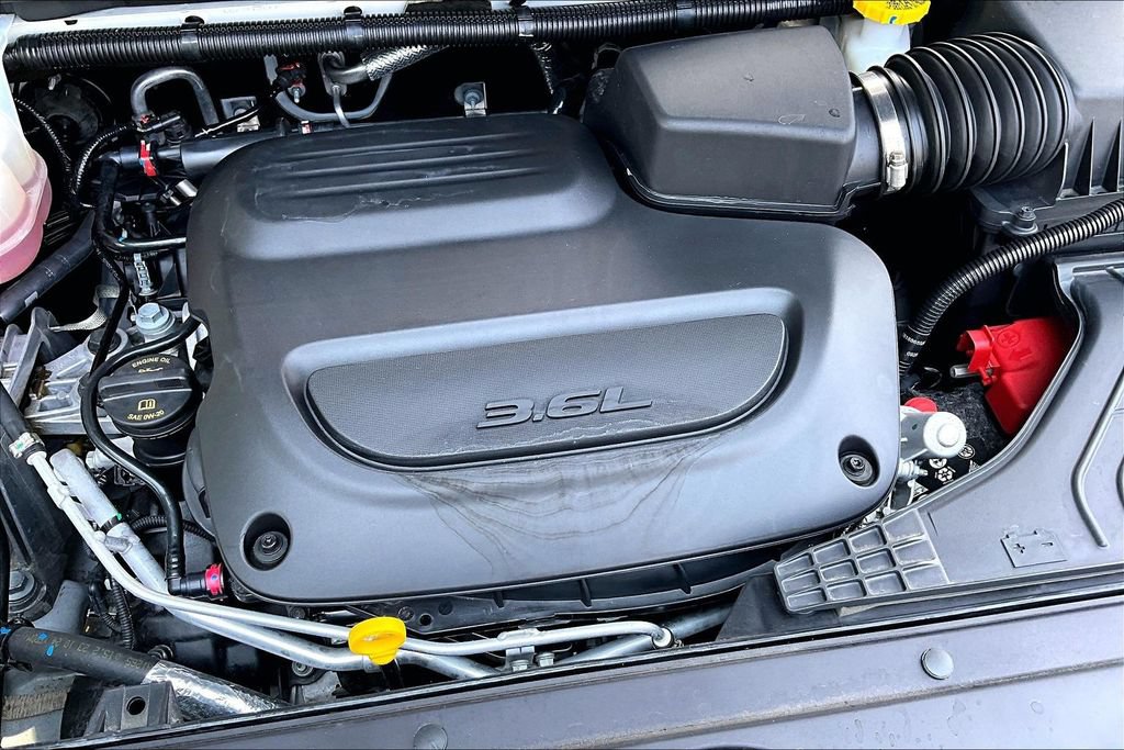 Used 2025 Chrysler Pacifica Select AWD/4WD image 32