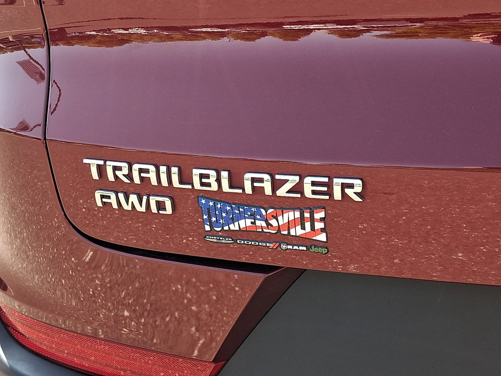 Used 2025 Chevrolet TrailBlazer LT AWD/4WD image 16