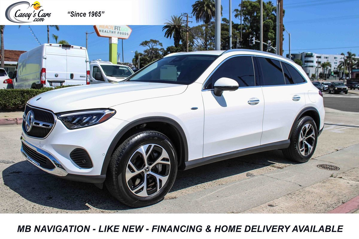 Used 2025 Mercedes-Benz GLC 350e 4MATIC image 1
