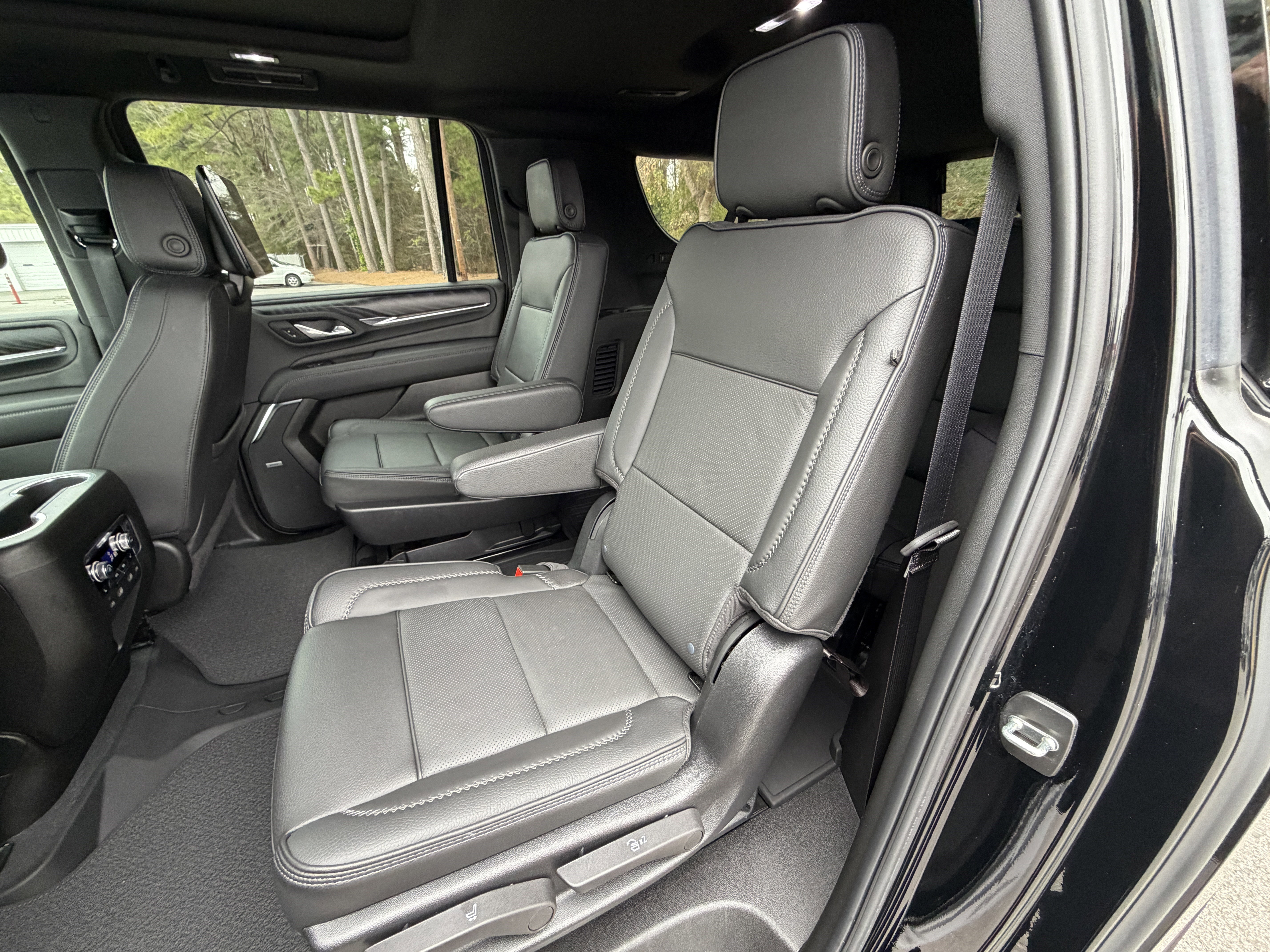 Used 2024 GMC Yukon XL Denali w/ Advanced Technology Package AWD/4WD image 18