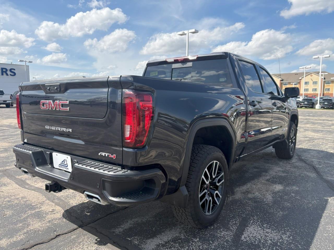 Used 2026 GMC Sierra 1500 AT4 w/ Technology Package image 7